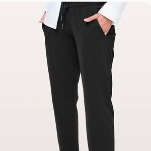 Lululemon on the fly pant size 12 black excellent like new condition
